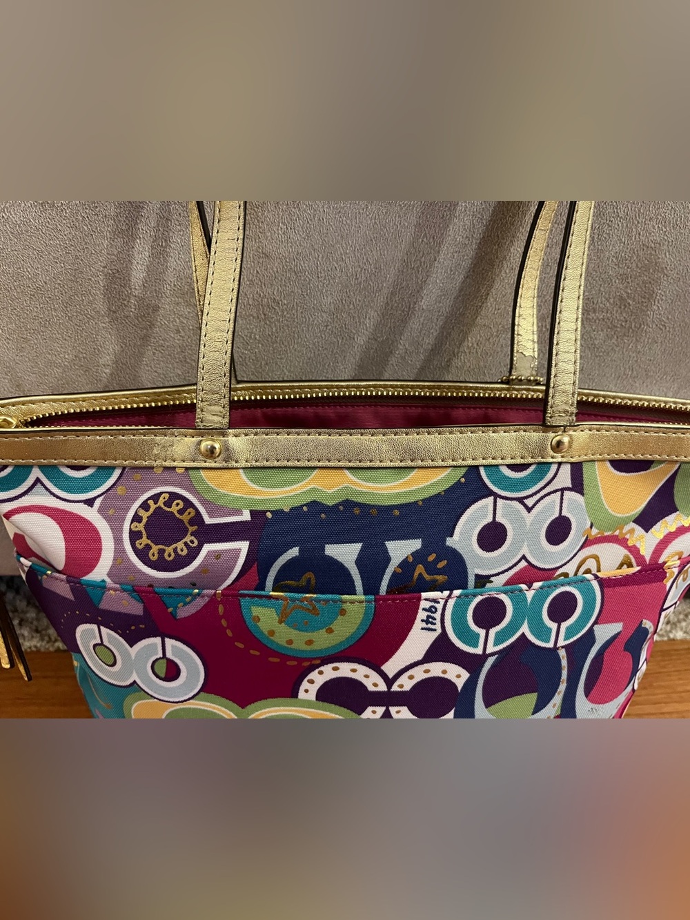 Coach Poppy Signature C Tote Graffiti Gold Trim, Hangtag, 2 Purse Scarves - Picture 8 of 15